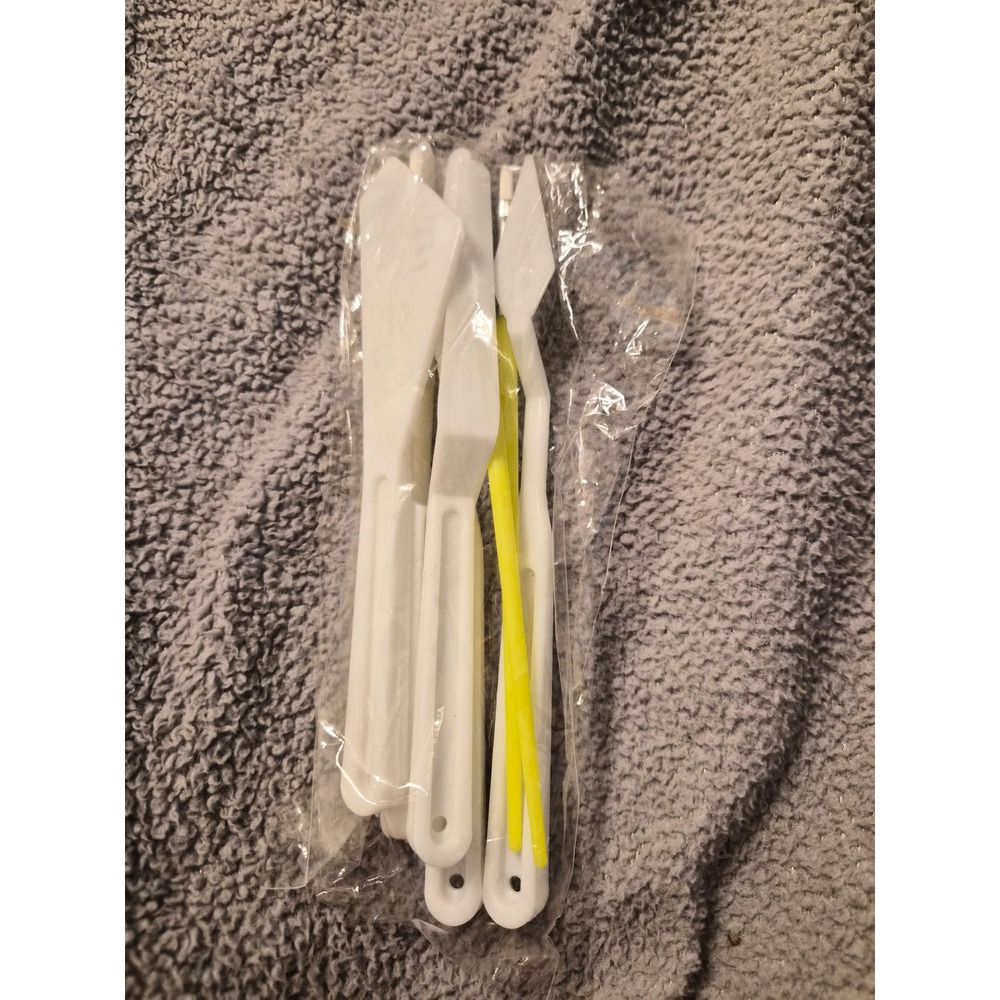 White Plastic Palette Knife and Brush Set Art Painting Tools for Acrylic Oil